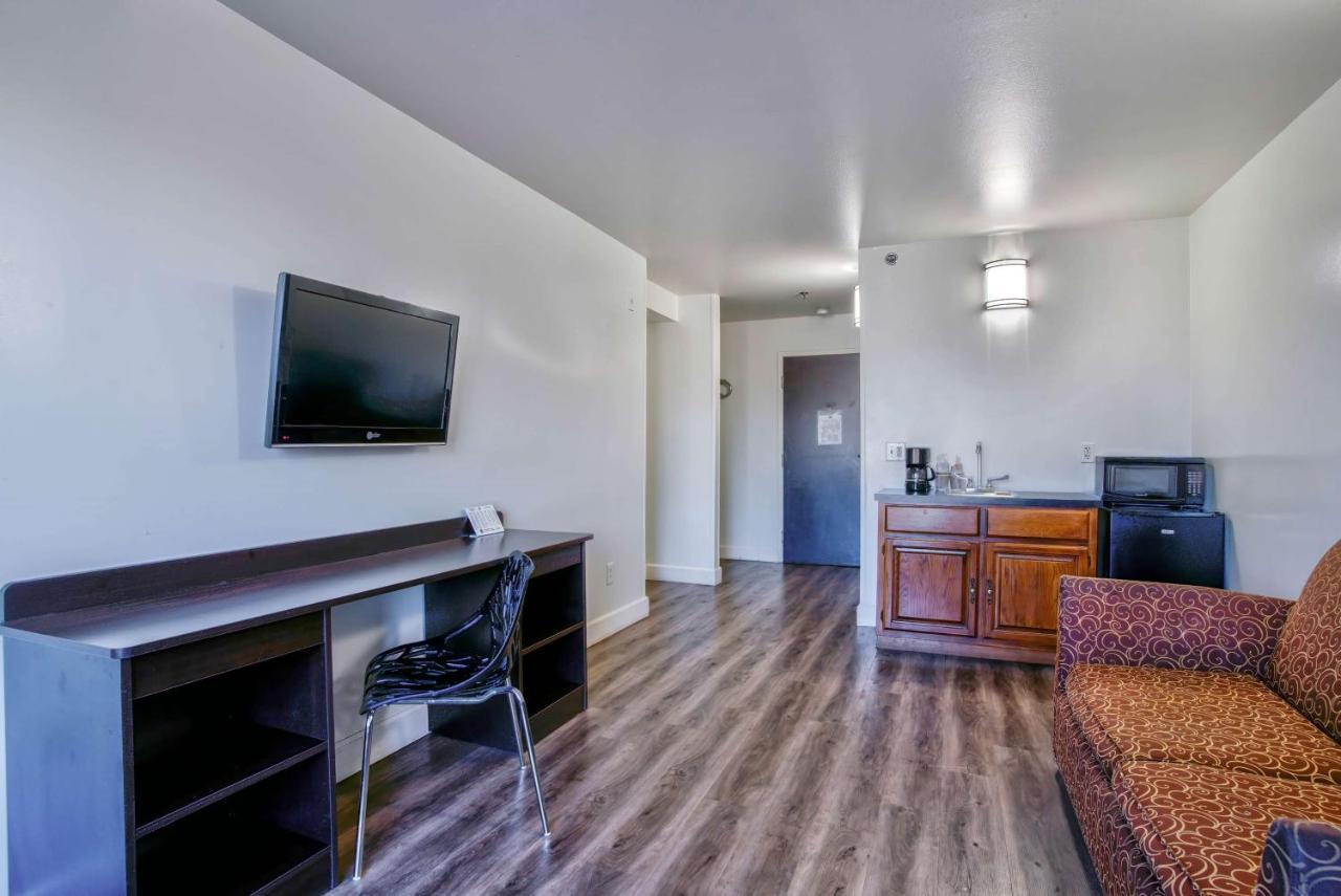 Motel 6-Hesperia, Ca - West Main Street I-15 ภายนอก รูปภาพ