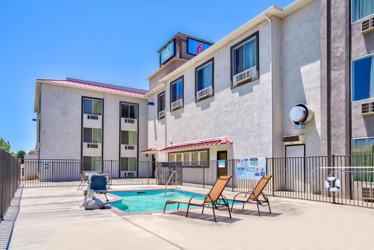 Motel 6-Hesperia, Ca - West Main Street I-15 ภายนอก รูปภาพ
