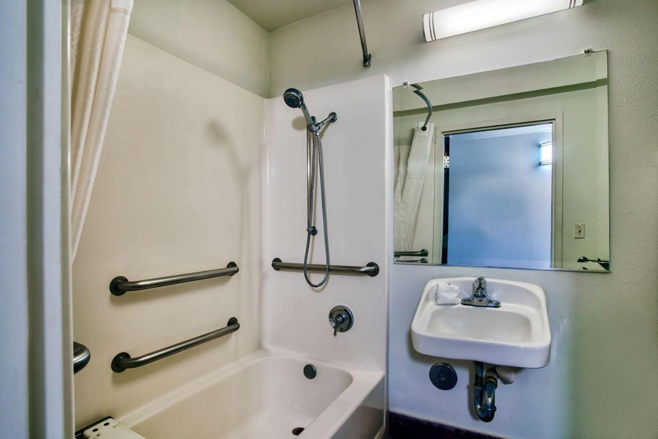 Motel 6-Hesperia, Ca - West Main Street I-15 ภายนอก รูปภาพ