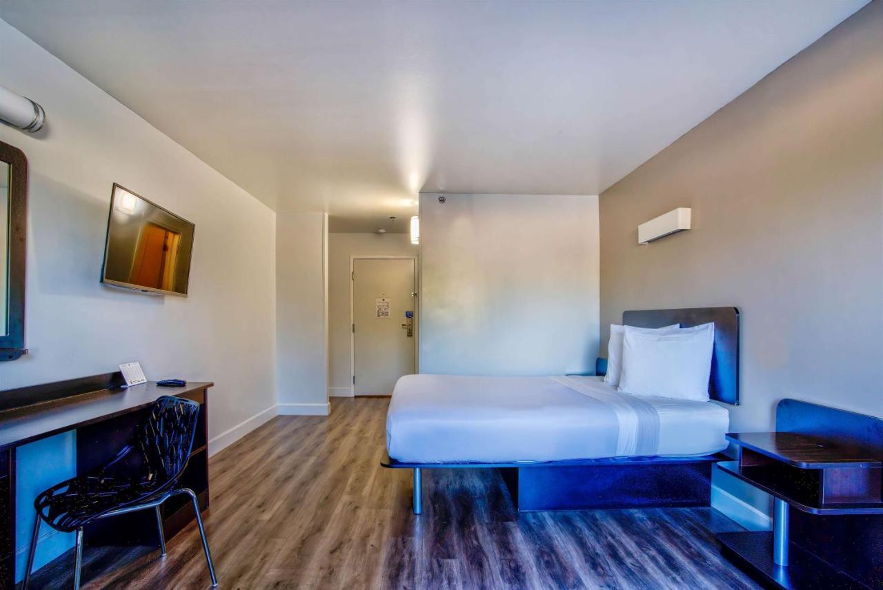Motel 6-Hesperia, Ca - West Main Street I-15 ภายนอก รูปภาพ