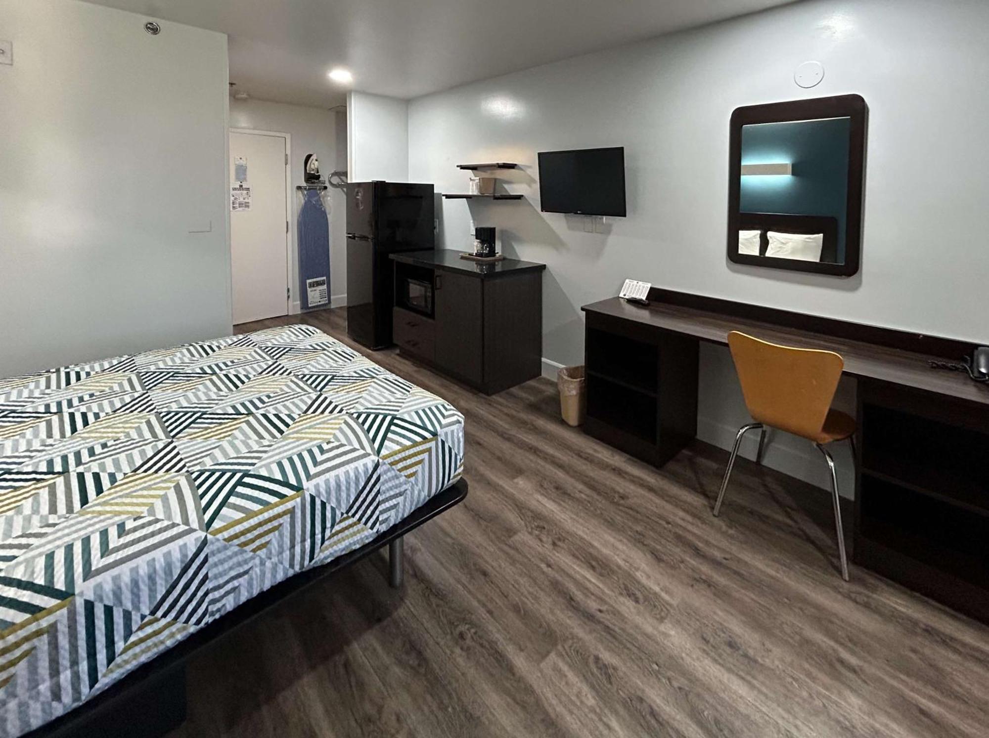 Motel 6-Hesperia, Ca - West Main Street I-15 ภายนอก รูปภาพ