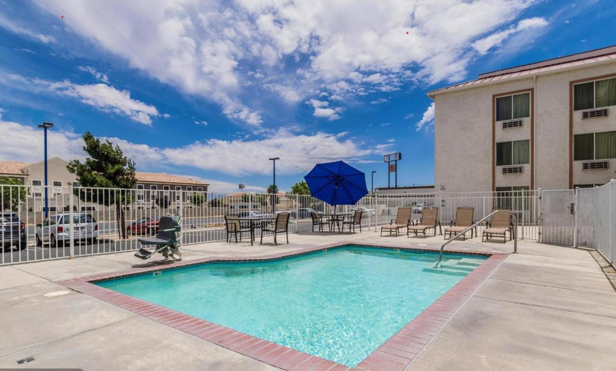 Motel 6-Hesperia, Ca - West Main Street I-15 ภายนอก รูปภาพ