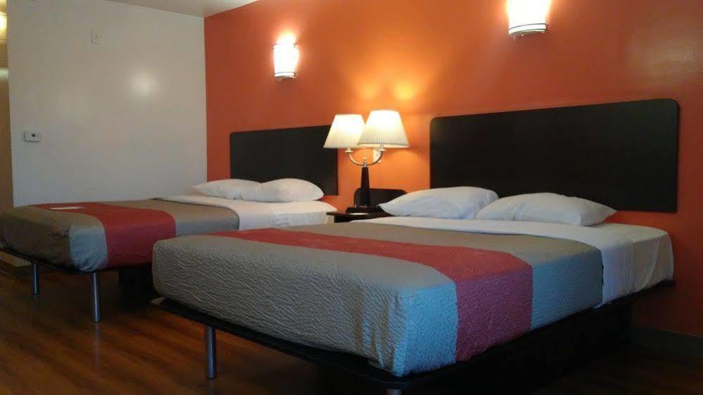 Motel 6-Hesperia, Ca - West Main Street I-15 ภายนอก รูปภาพ