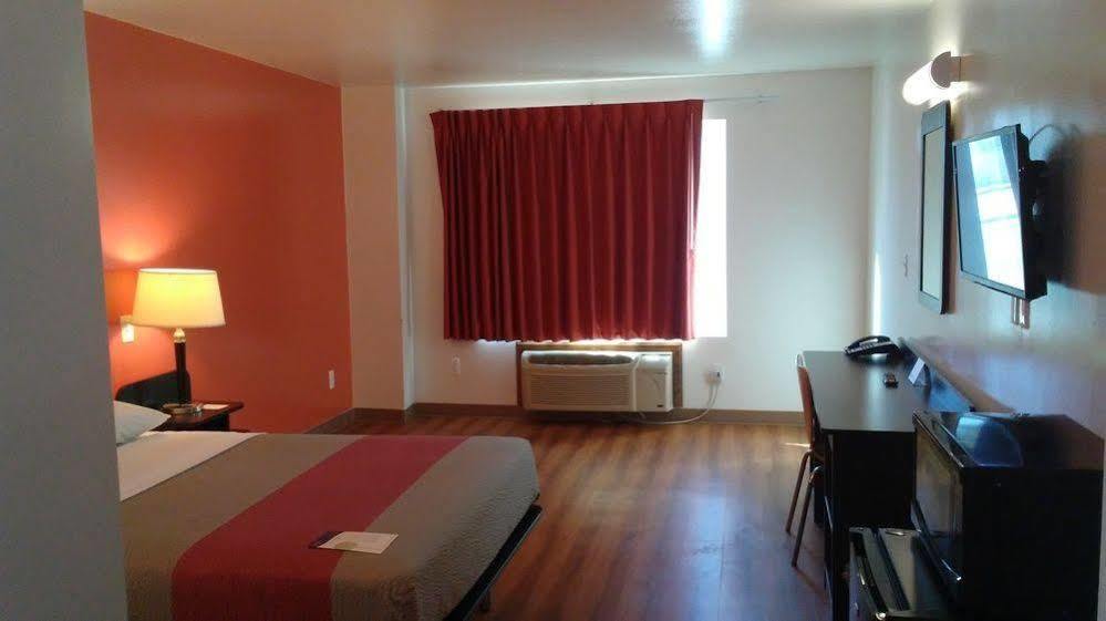Motel 6-Hesperia, Ca - West Main Street I-15 ภายนอก รูปภาพ