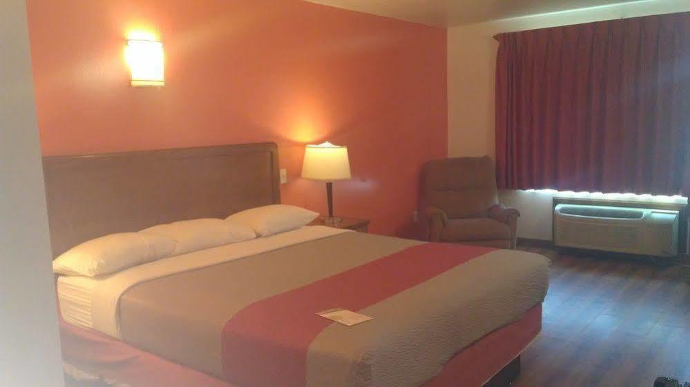 Motel 6-Hesperia, Ca - West Main Street I-15 ภายนอก รูปภาพ