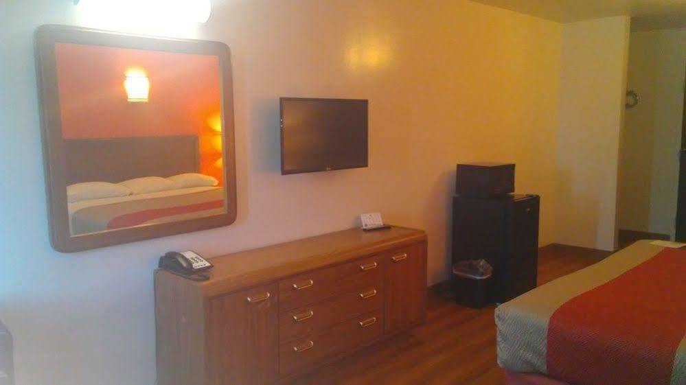 Motel 6-Hesperia, Ca - West Main Street I-15 ภายนอก รูปภาพ